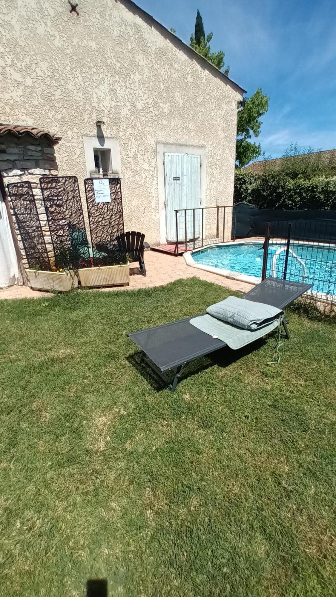 Chambres D'Hotes & Jacuzzi - A L'Ombre Des Amandiers Saint-Martin-dʼArdèche Exterior foto